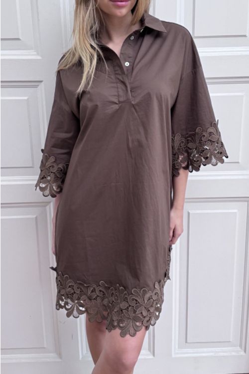 Continue - Kjole - Klara Embrodery Dress - Brown (Levering midt april)