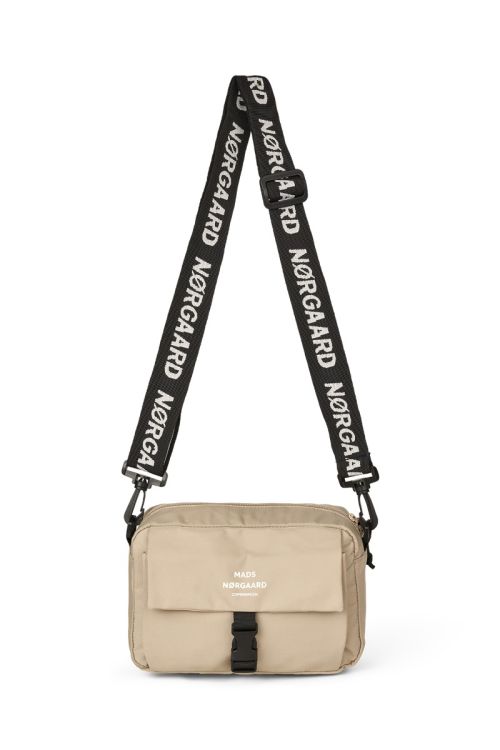 Mads Nørgaard Tian Fae Bag Fav Overland Trek