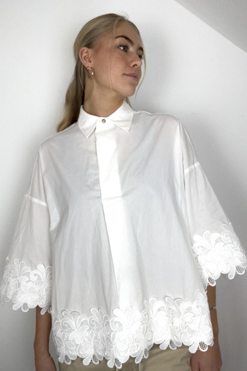 Continue - Skjorte - Klara Embroidery - White