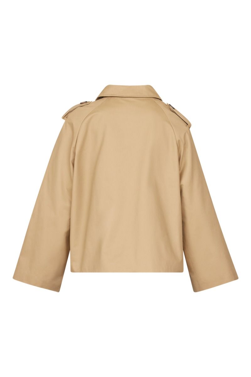 Sisters Point - Jakke - Dar-N.Short - L. Camel