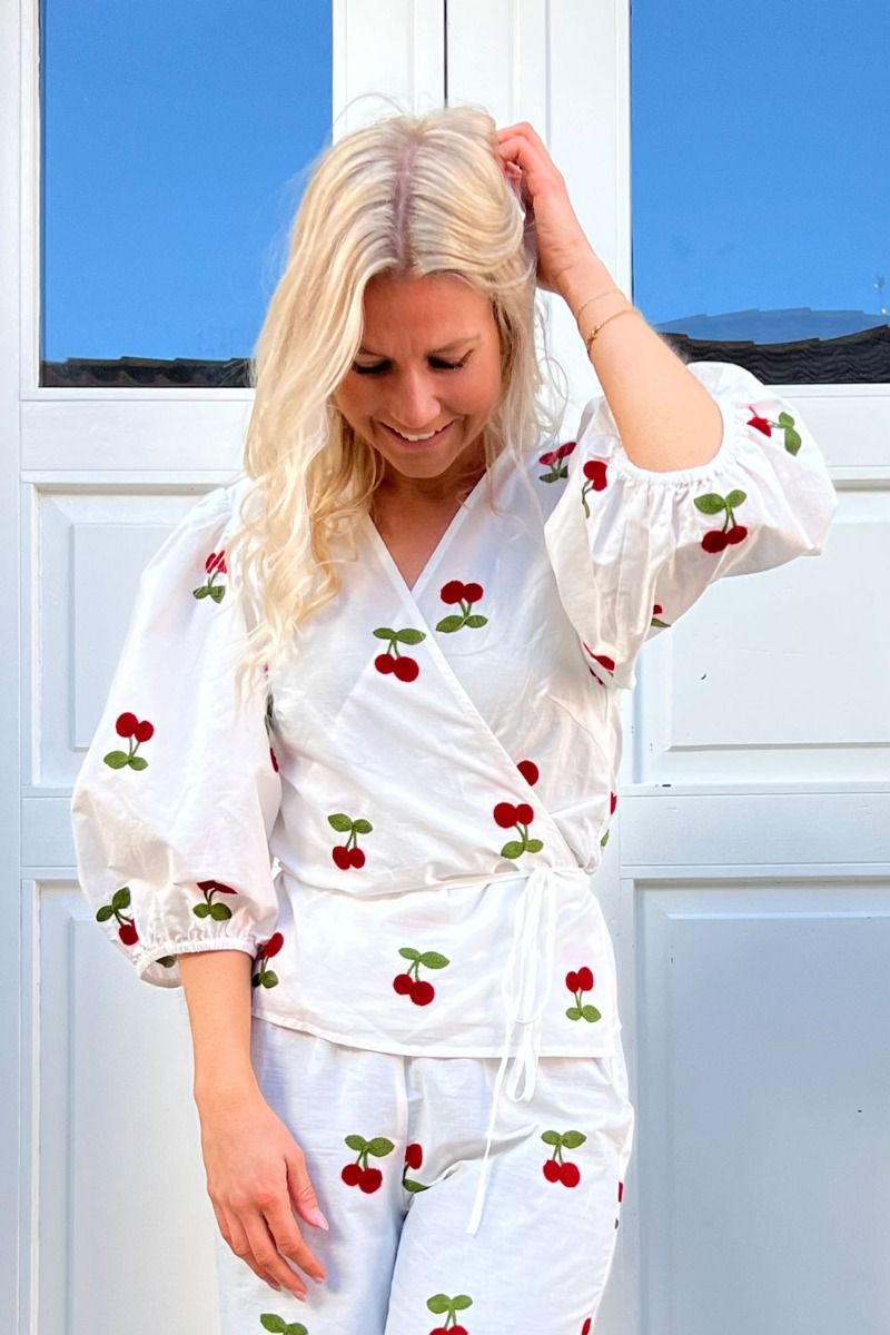 A-View - Bluse - Rebekka Fruit Blouse - White With Cherry