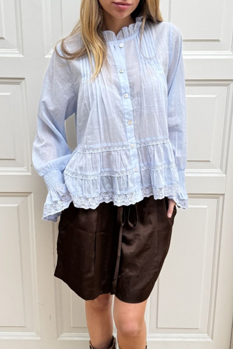 Continue - Bluse - Audrey Long Sleve - Light Blue (Levering midt april)