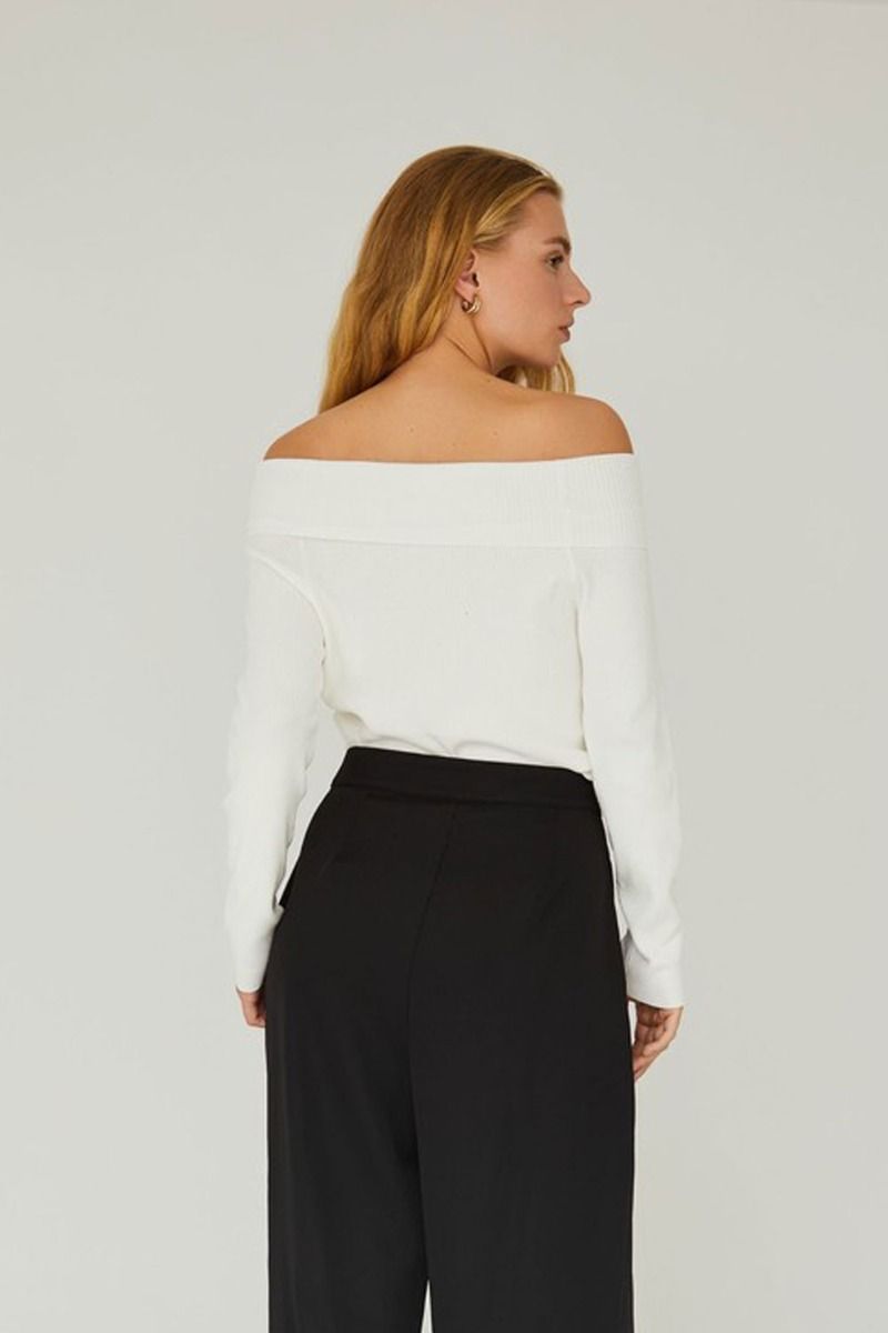A-View - Bluse - Rib Offshoulder Blouse - Off White