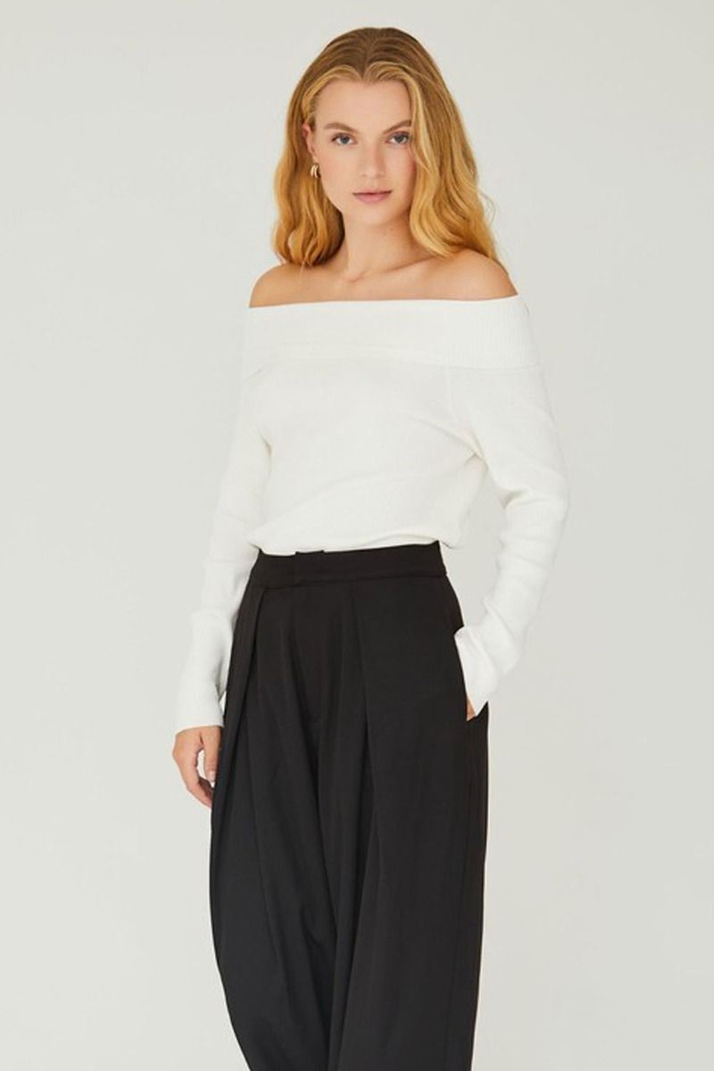 A-View - Bluse - Rib Offshoulder Blouse - Off White