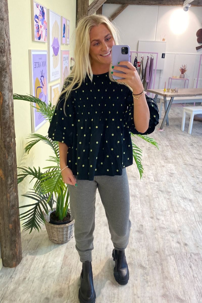 A-View - Bluse - Sisse Blouse - Black With Green Dots