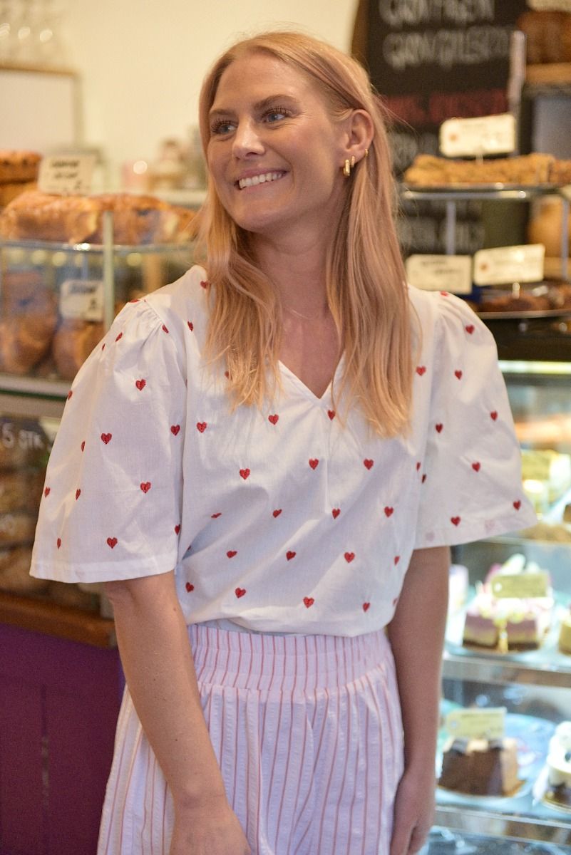 A-View - T-shirt - Heart Blouse - White/red
