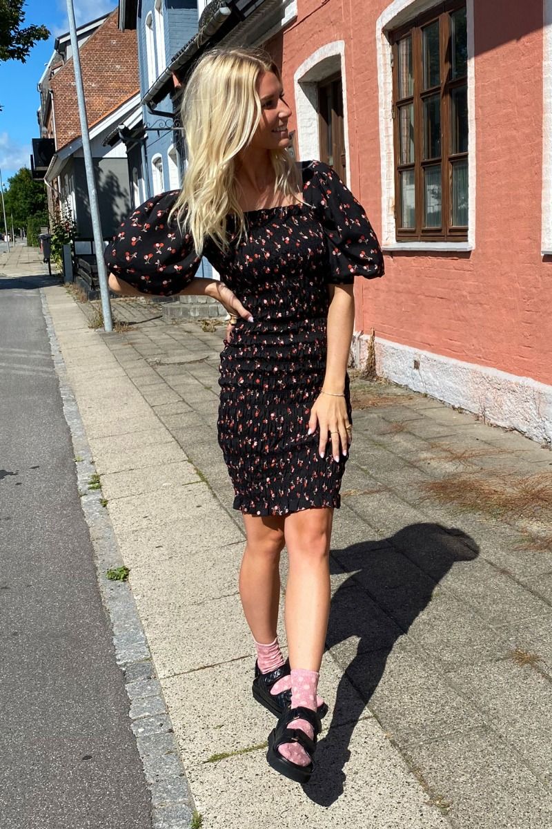 A-View - Kjole - Rikka Cherry Dress - Black