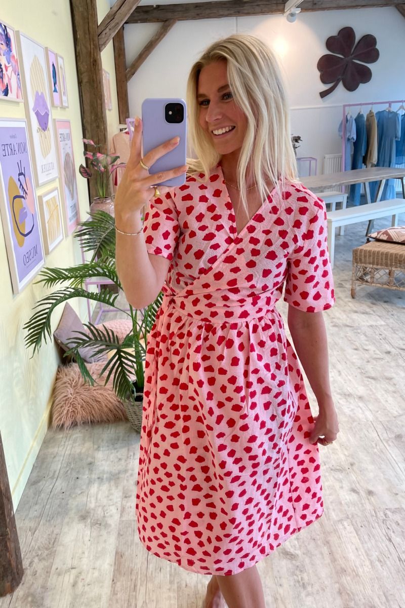 A-View - Kjole - Sara Wrap Dot - Red