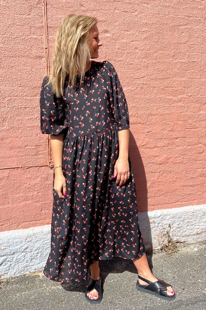 A-View - Kjole - Sisse Cherry Midi Dress - Cherry