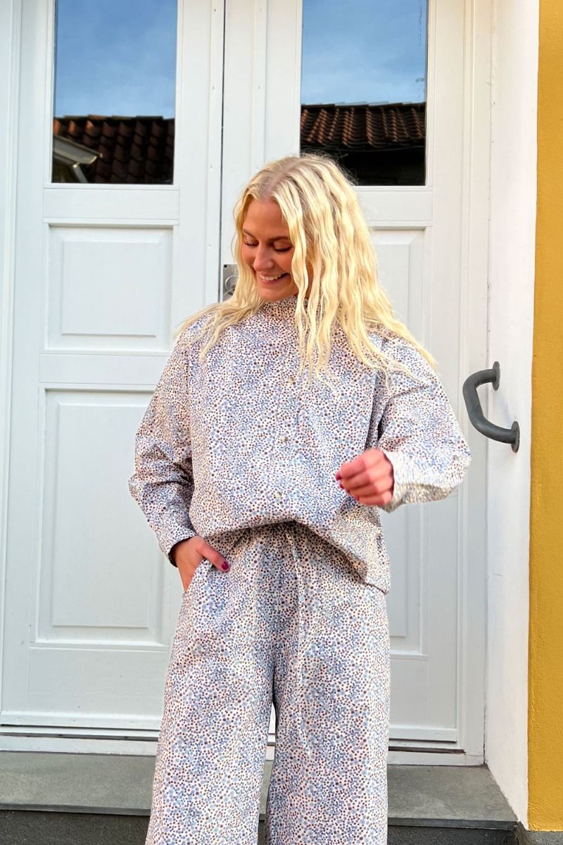 Basic Apparel - Skjorte - Hazel Shirt - Cashmere Blue/Leather Brown/Limoges/Sand Dolla