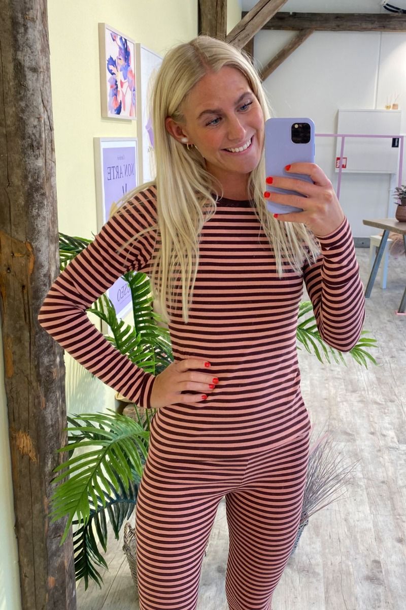 Basic Apparel - Bluse - Ludmilla LS Tee - Bitter Chocolate/Cameo Brown