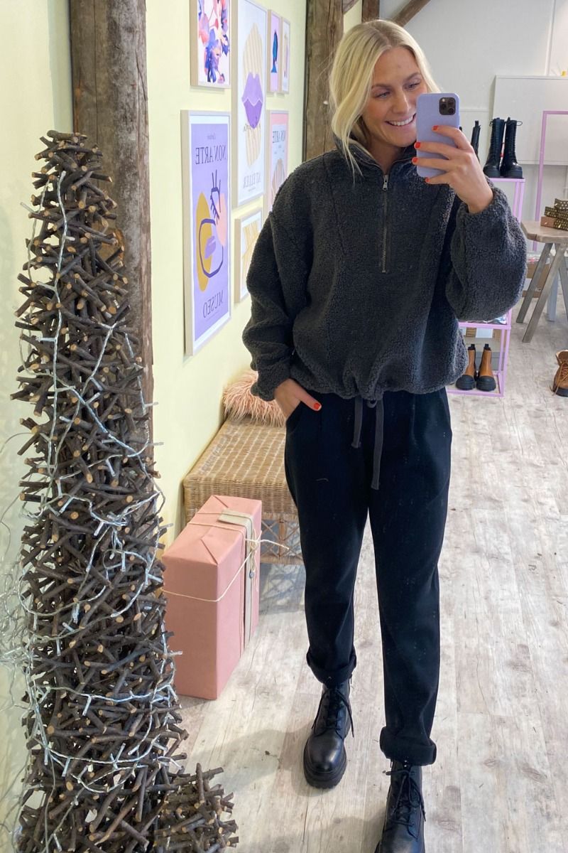 Basic Apparel - Sweat - Rigita Zip Sweat - Blackened Pearl