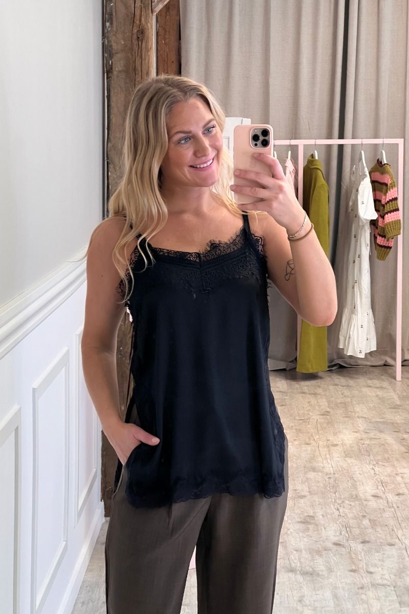 Sisters Point - Top - Isolde-ST1 - Black