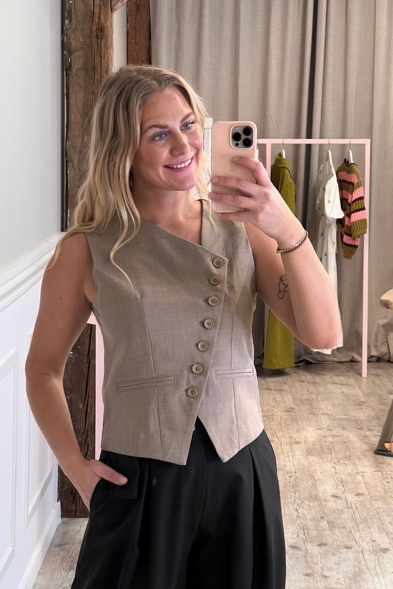 Sisters Point - Vest - Gata-VE2 - Sand