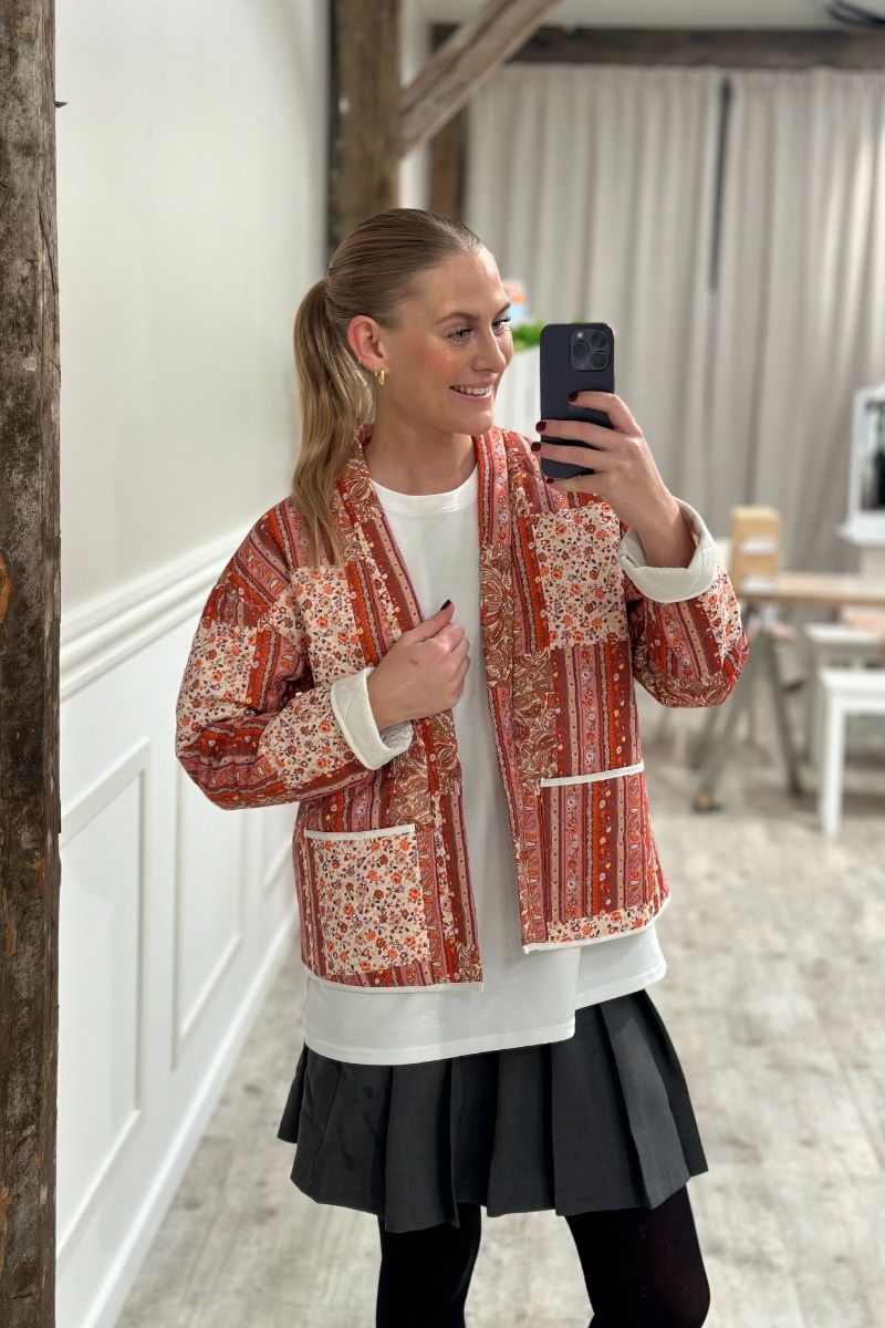 JDY - Jakke - Avalon L/S Quilted Jacket Wvn - Savvy Red