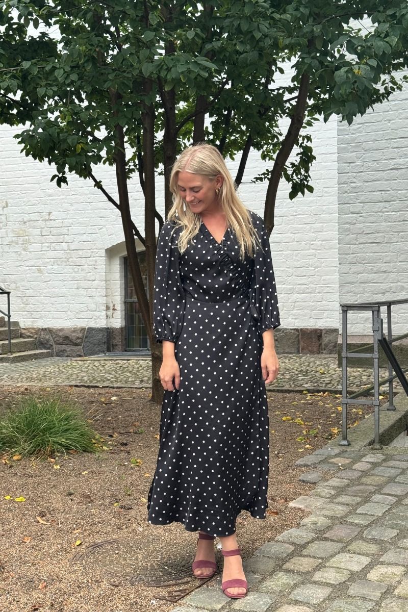 Neo Noir - Kjole - Malinga Dot Dress - Black 