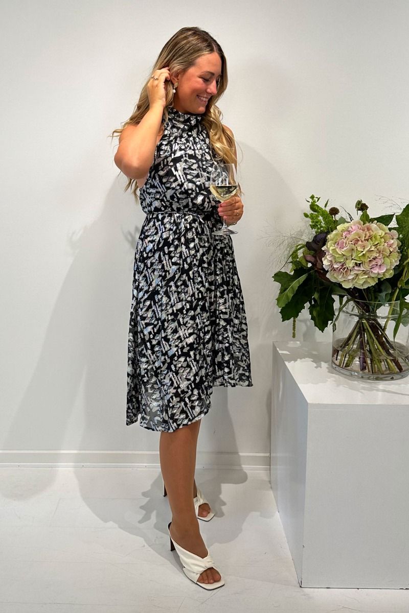 Bruuns Bazaar - Kjole - Geranium Fifi - Black Print