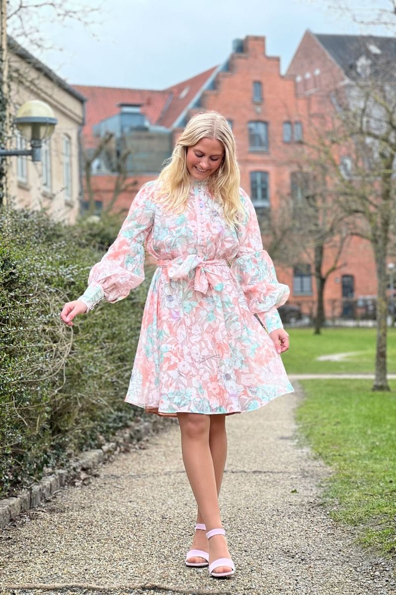 Bruuns Bazaar - Kjole - TriteliaBBQunelle Dress - Peach Flower Print (Levering midt marts)