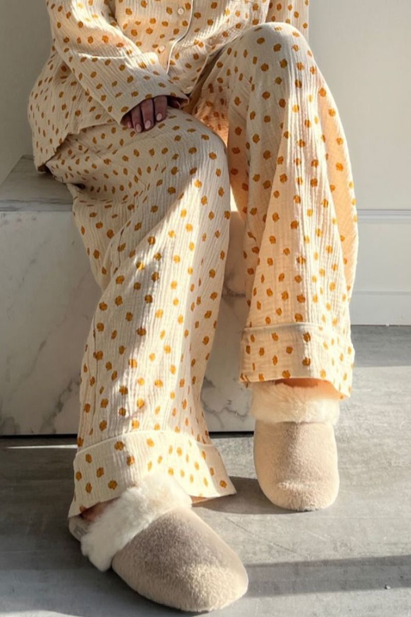 Stories From The Atelier by Copenhagen Shoes - Bukser - Pajamas Pants - Beige Yellow Big Flower