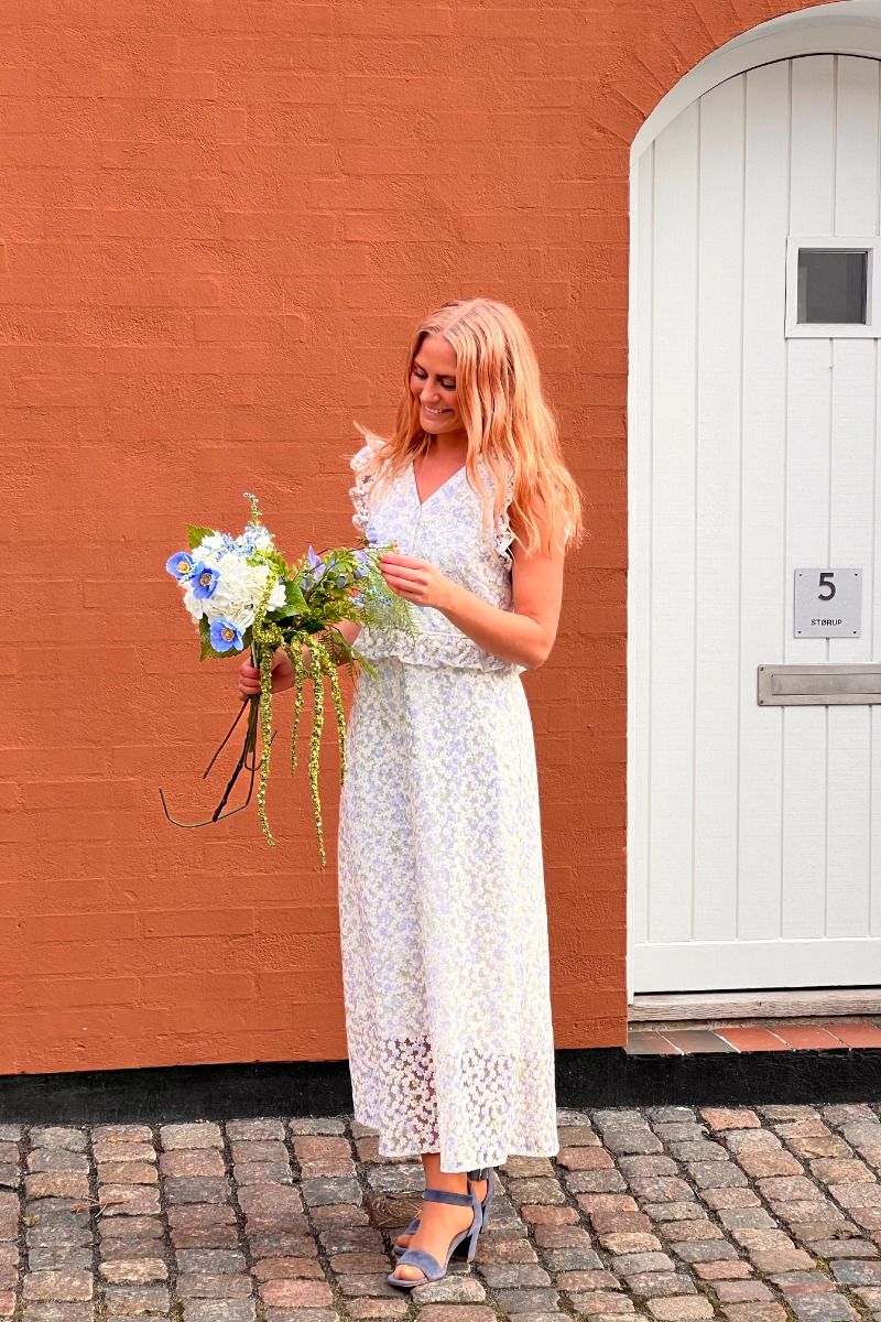 Loved by Lykke - Kjole - Christina Dress - Blue Flowers