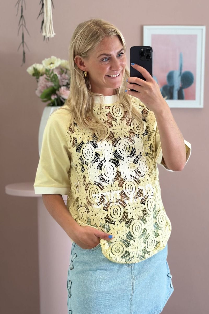 Continue - T-shirt - Conni 88 Lace - Light Yellow