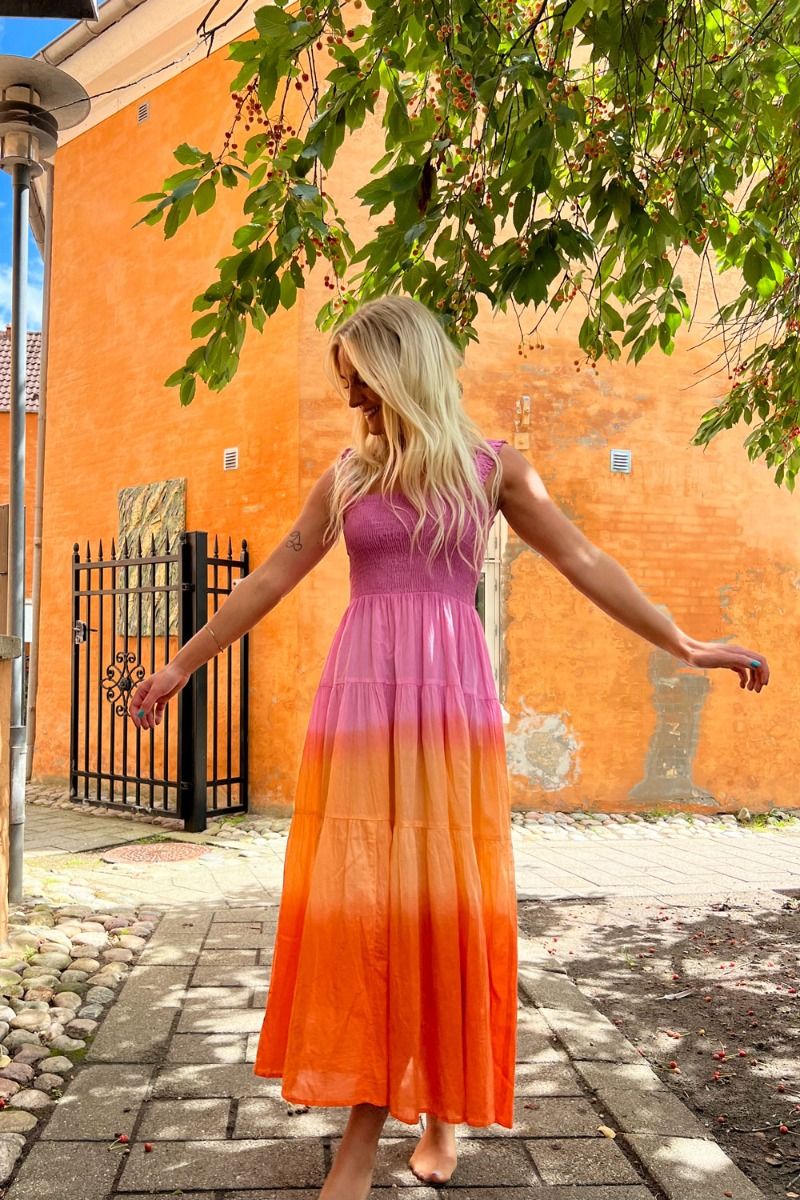 Continue - Kjole - Beth Dip - Orange/Oink Dip