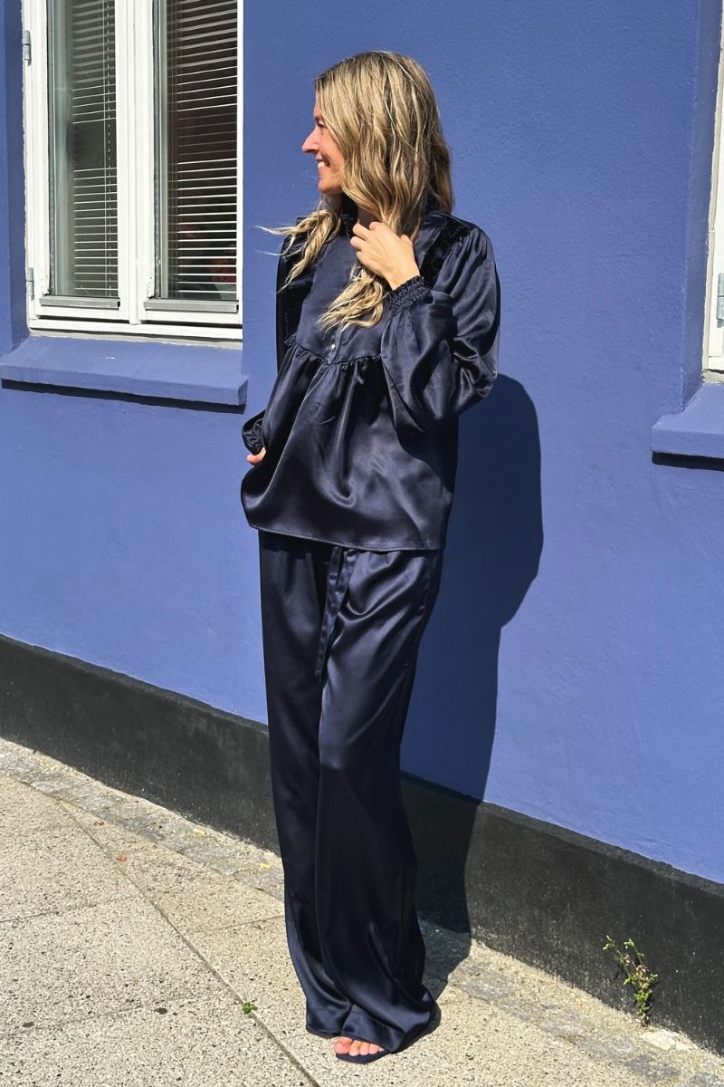 Continue - Bukser - Randi Satin - Navy Blue