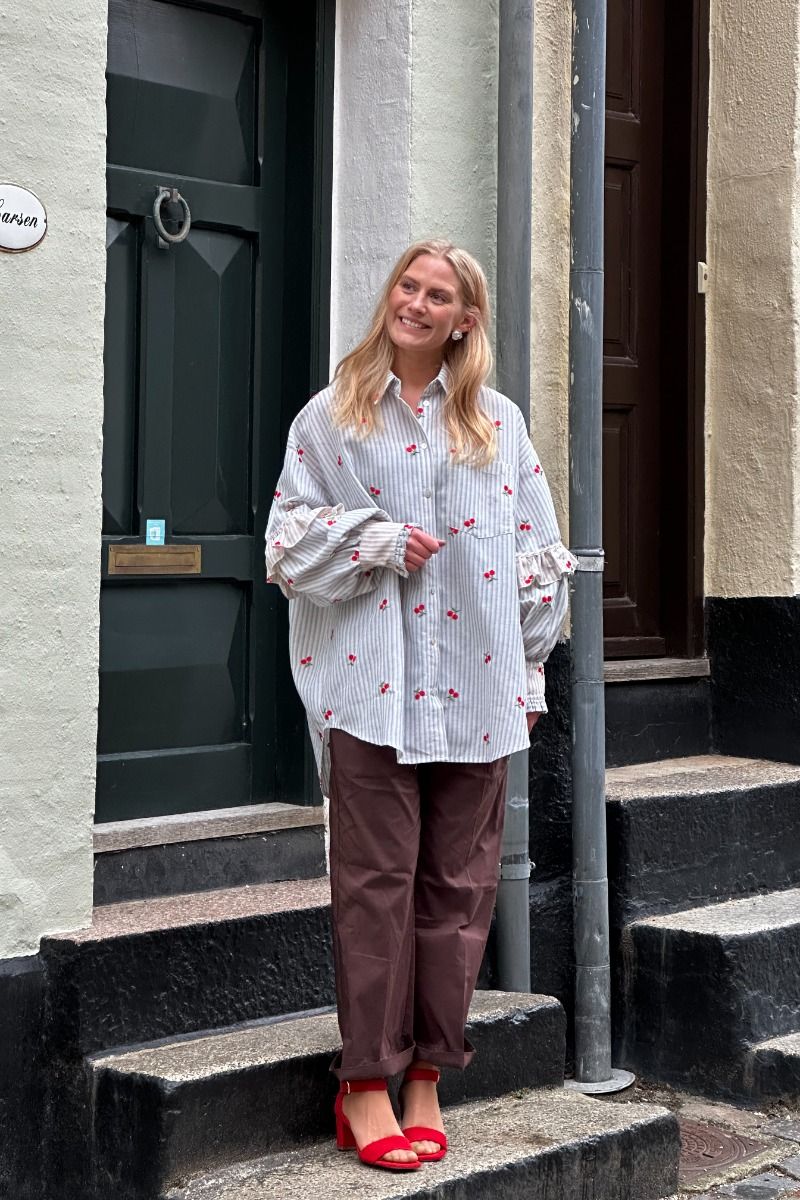 Stories From The Atelier by Copenhagen Shoes - Skjorte - I Am A Cherry - White