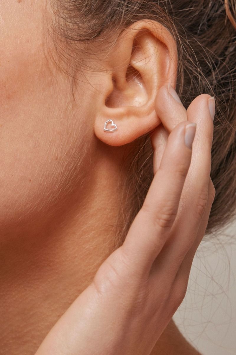 ❤︎ Enamel - Øreringe - Studs Organic Heart - Silver