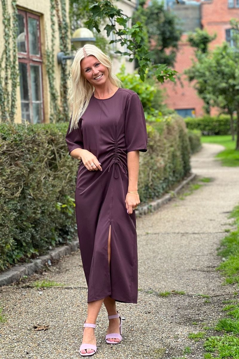Gestuz - Kjole - BrayaGZ Midi Dress - Fudge