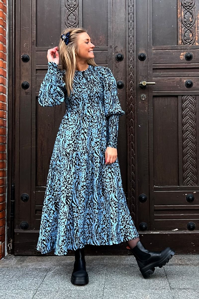 Gestuz - Kjole - Moriana Long Dress - Leo Art Glacier Laker