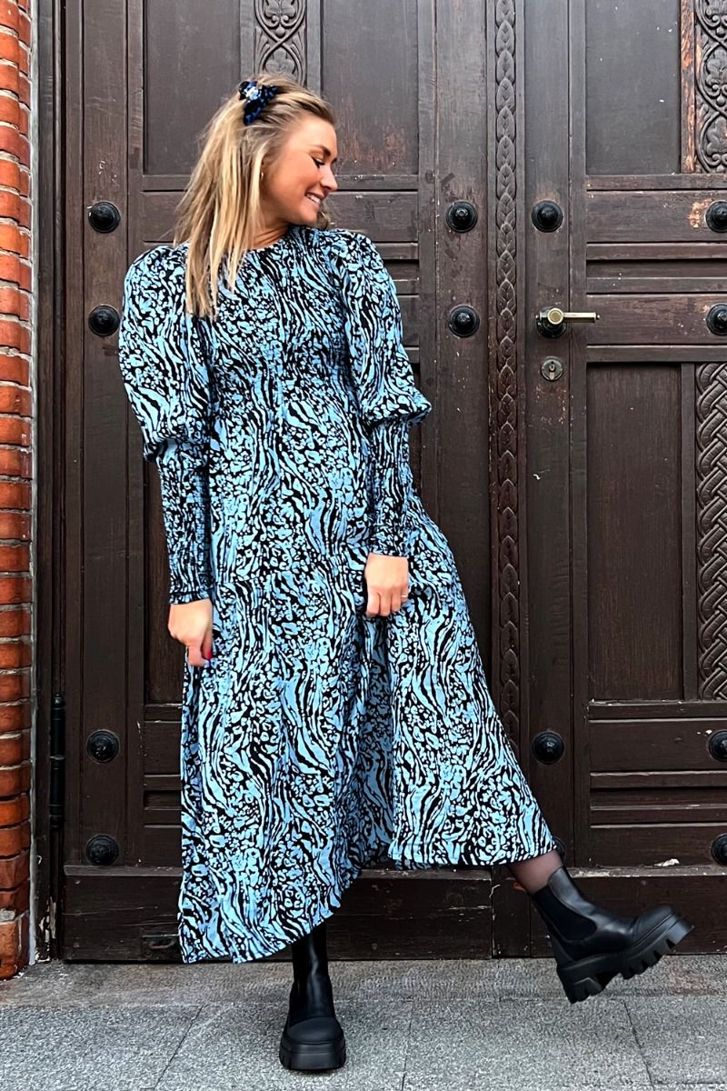 Gestuz - Kjole - Moriana Long Dress - Leo Art Glacier Laker