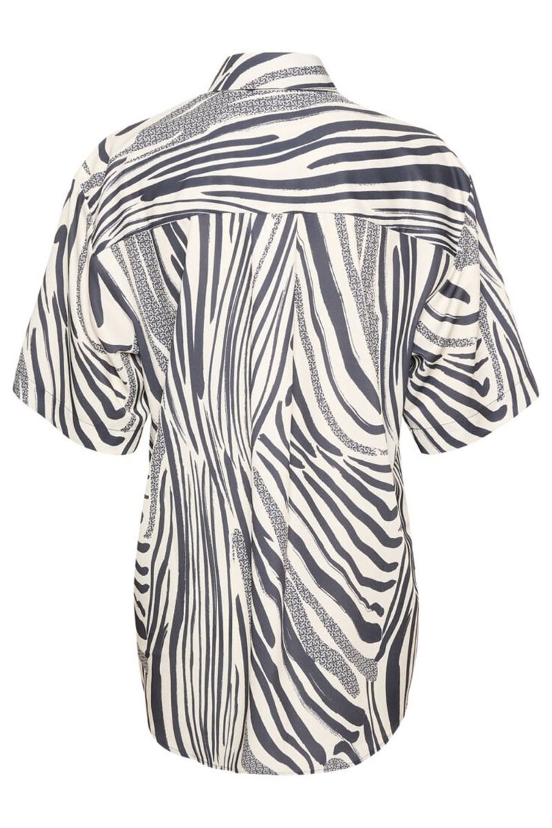 Gestuz - Skjorte - BothildeGZ SS Shirt - Black/Silver Birch Logo