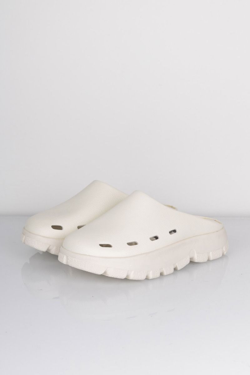 ❤︎ H2O - Sko - Trek Closed - Cannoli Cream