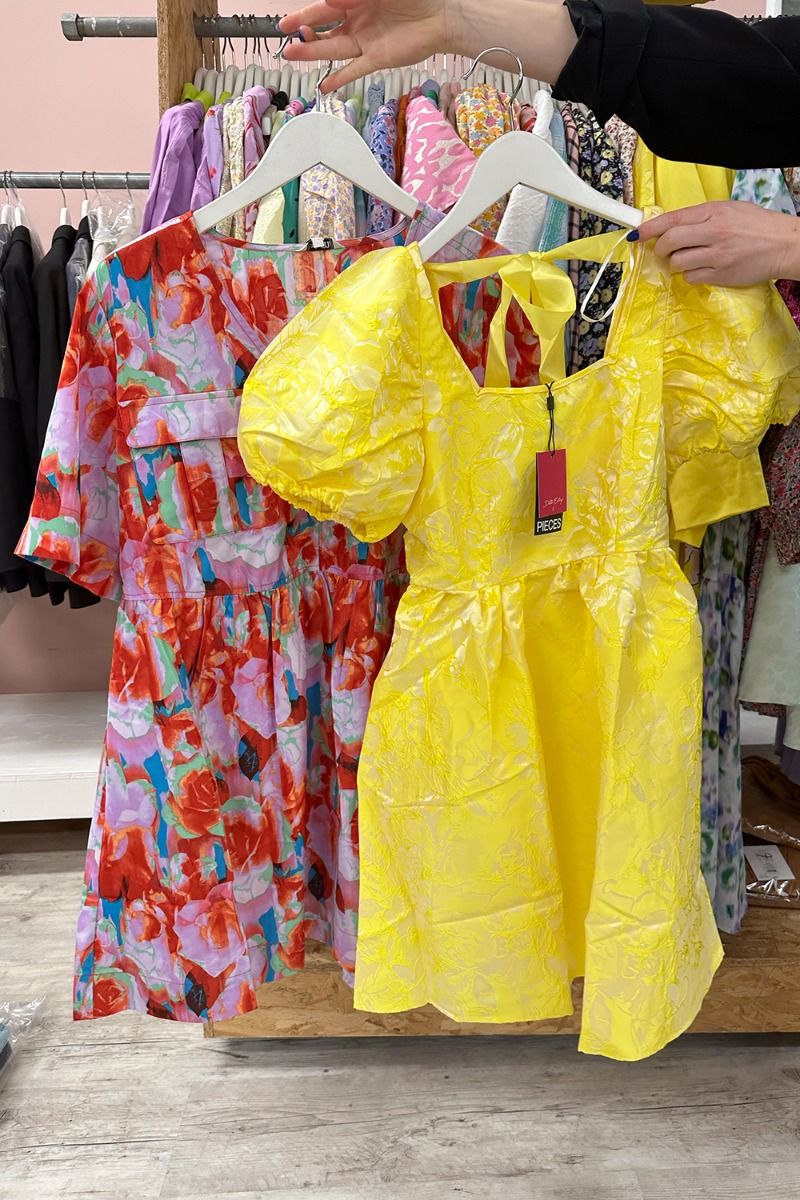 LYKKEPAKKE - 1 x Pieces kjole + 1 x mbyM kjole ( H83 )