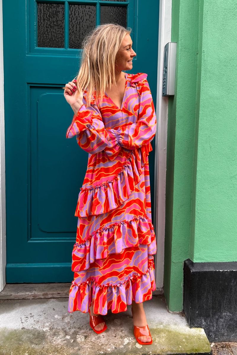 Hunkøn - Kjole - Coralie Ruffle Dress - Heat Wave Art Print