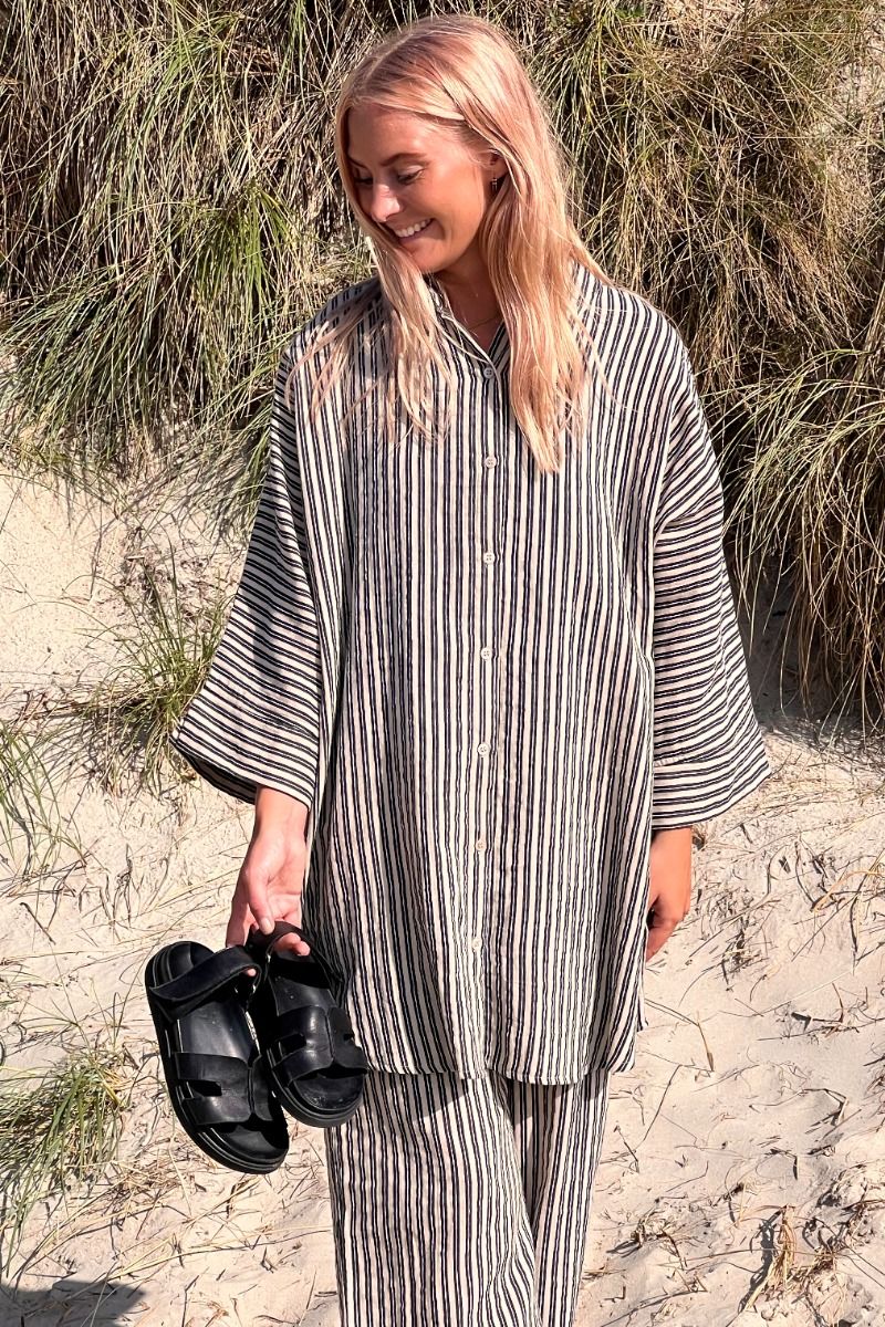 Ichi - Skjorte - IA Foxa Striped Beach SH - Black Stripe