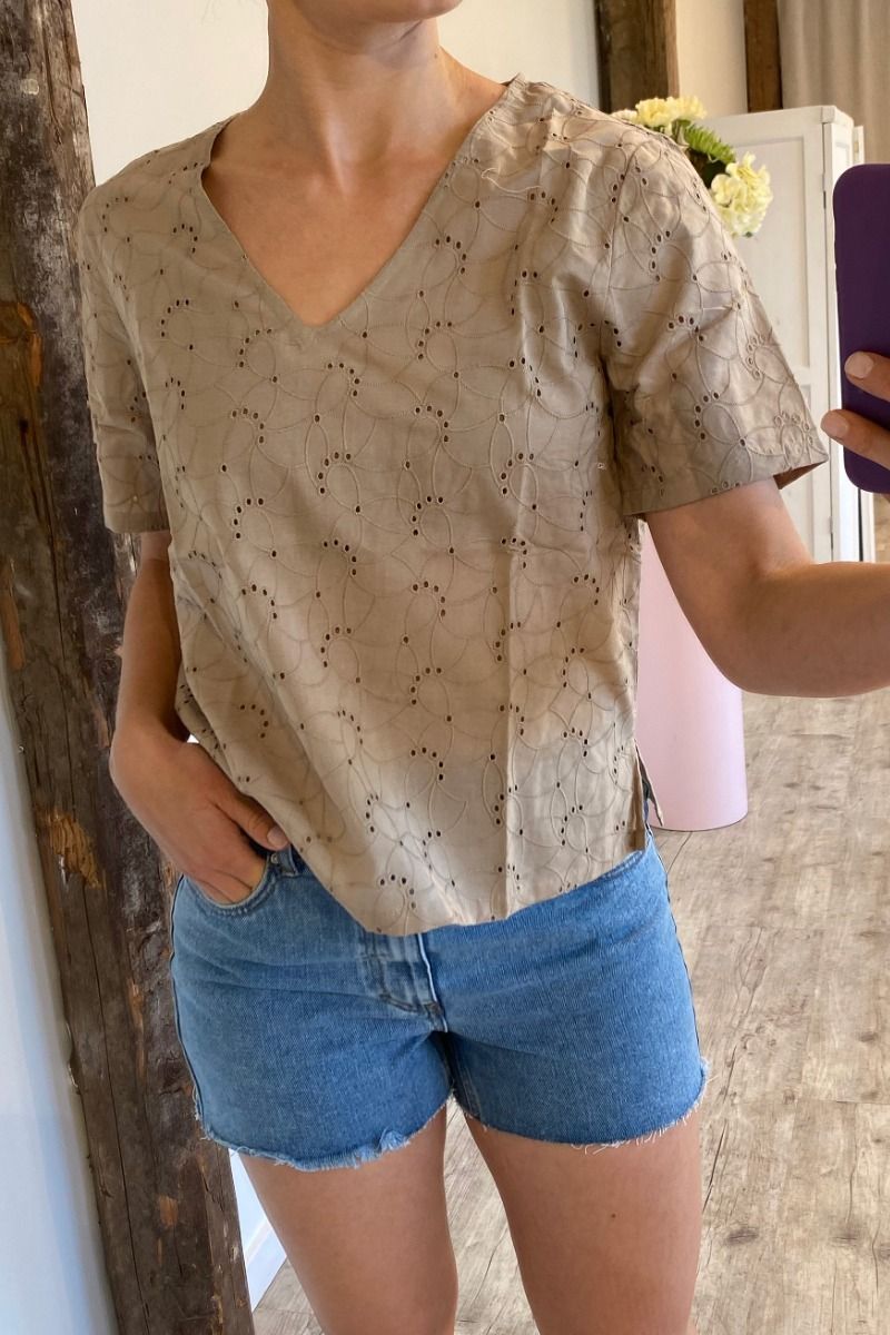 JDY - Top - Flora S/S V-Neck Top - Crockery