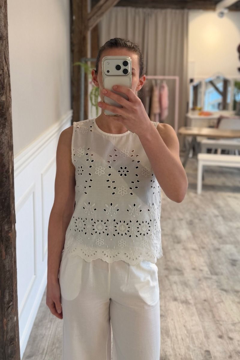 JDY - Top - Marina S/L Emb. Top - Cloud Dancer Bright White Embroidery 