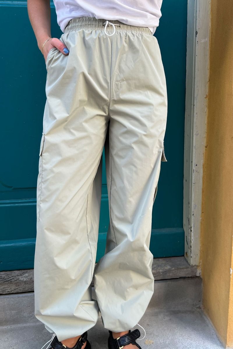 Pieces - Bukser - PC Dre HW Cargo Pants - Desert Sage