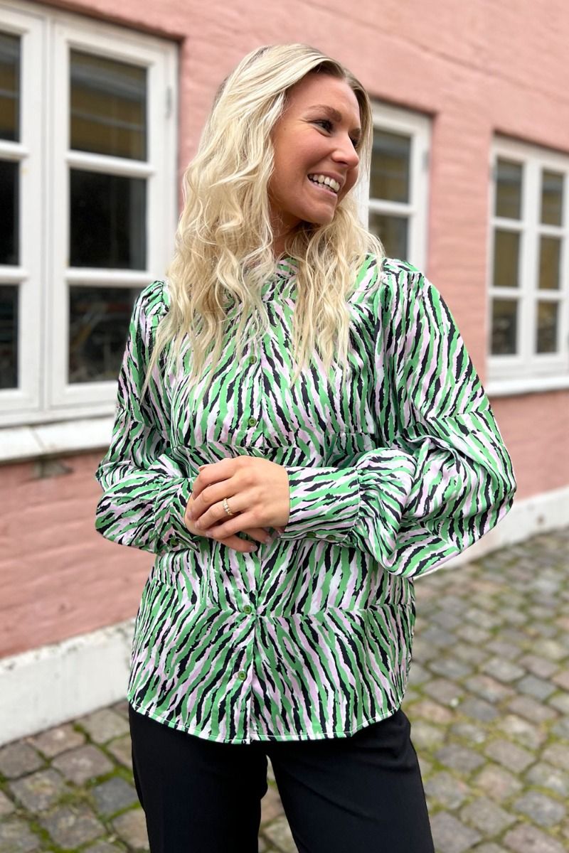 Ichi - Skjorte - IX Nalia Shirt - Kelly Green/Pink Zebra