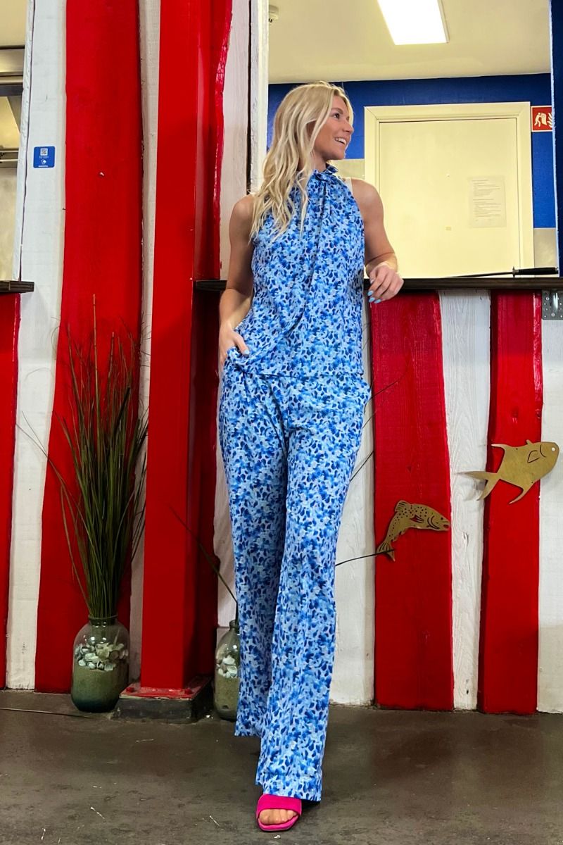 Continue - Top - Liva Flowers - Blue Soft Flowers