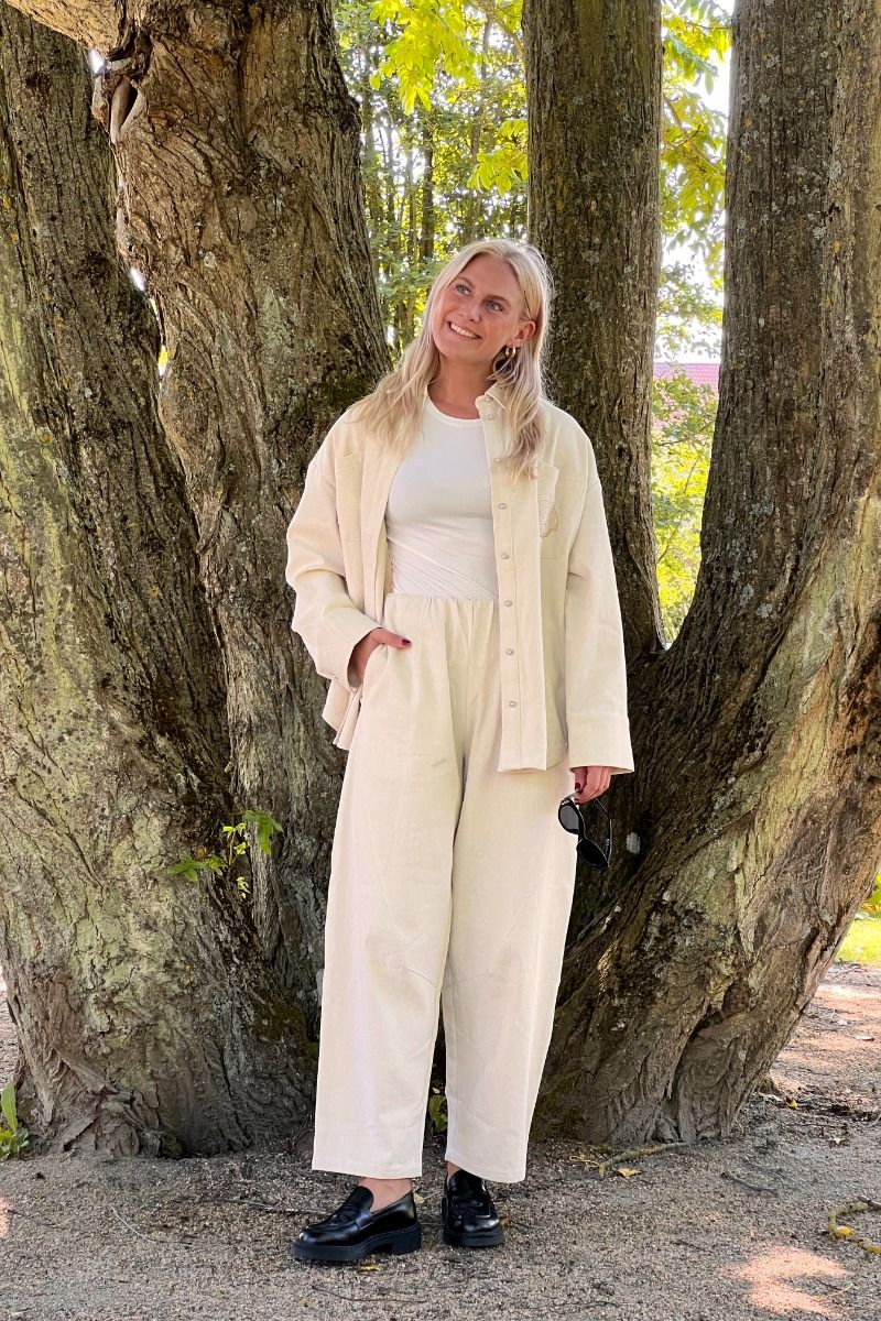 Stories From The Atelier by Copenhagen Shoes - Bukser - AW25 - Be You Pants - Cream