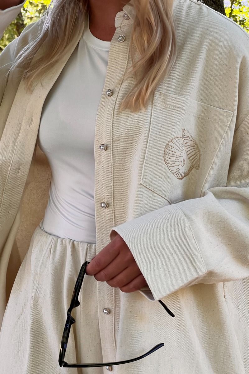 Stories From The Atelier by Copenhagen Shoes - Skjorte - AW25 - Be You - Cream