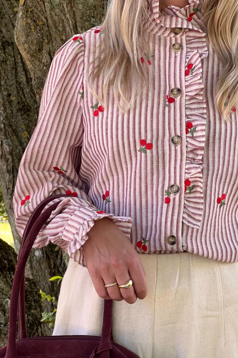 Stories From The Atelier by Copenhagen Shoes - Skjorte - AW25 - Winter Garden - Off White/Red