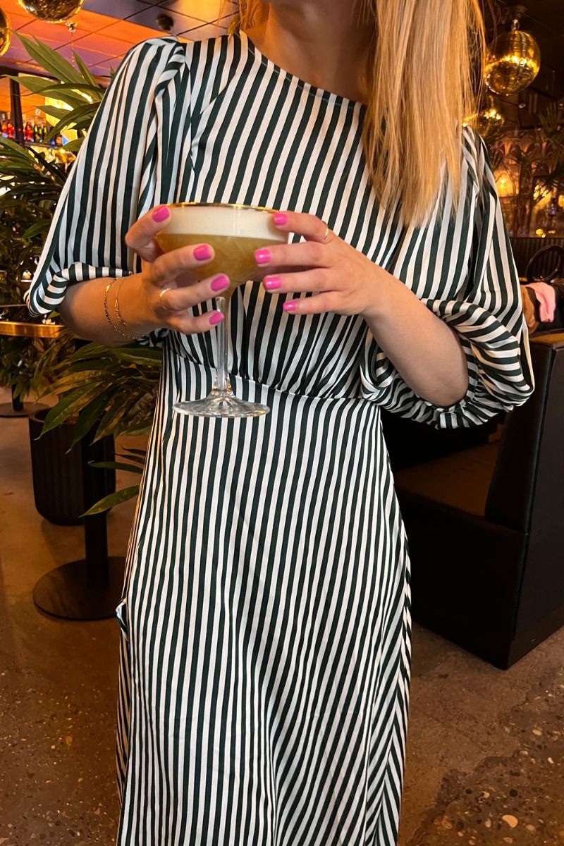 Loved by Lykke - Kjole - Nynne Dress - Green Stripes