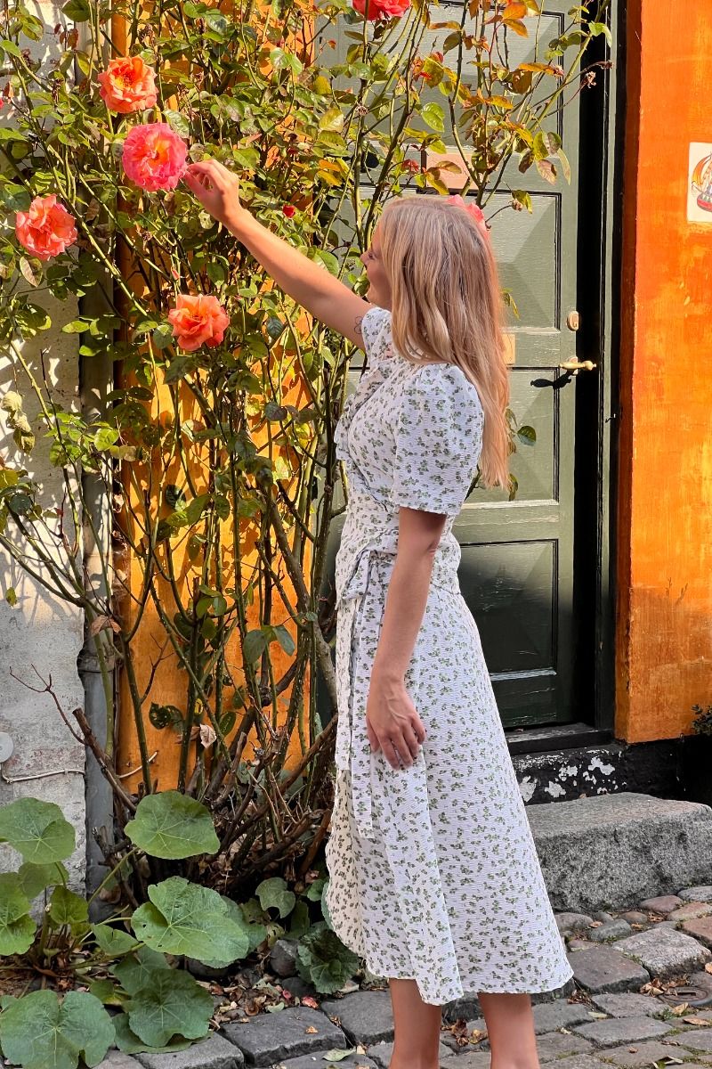 A-View - Bluse - Peony Wrap Blouse - White/green