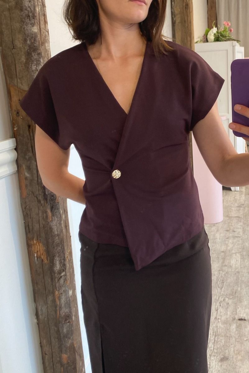 Sisters Point - Top - Gevela-VE - Deep Bordeaux