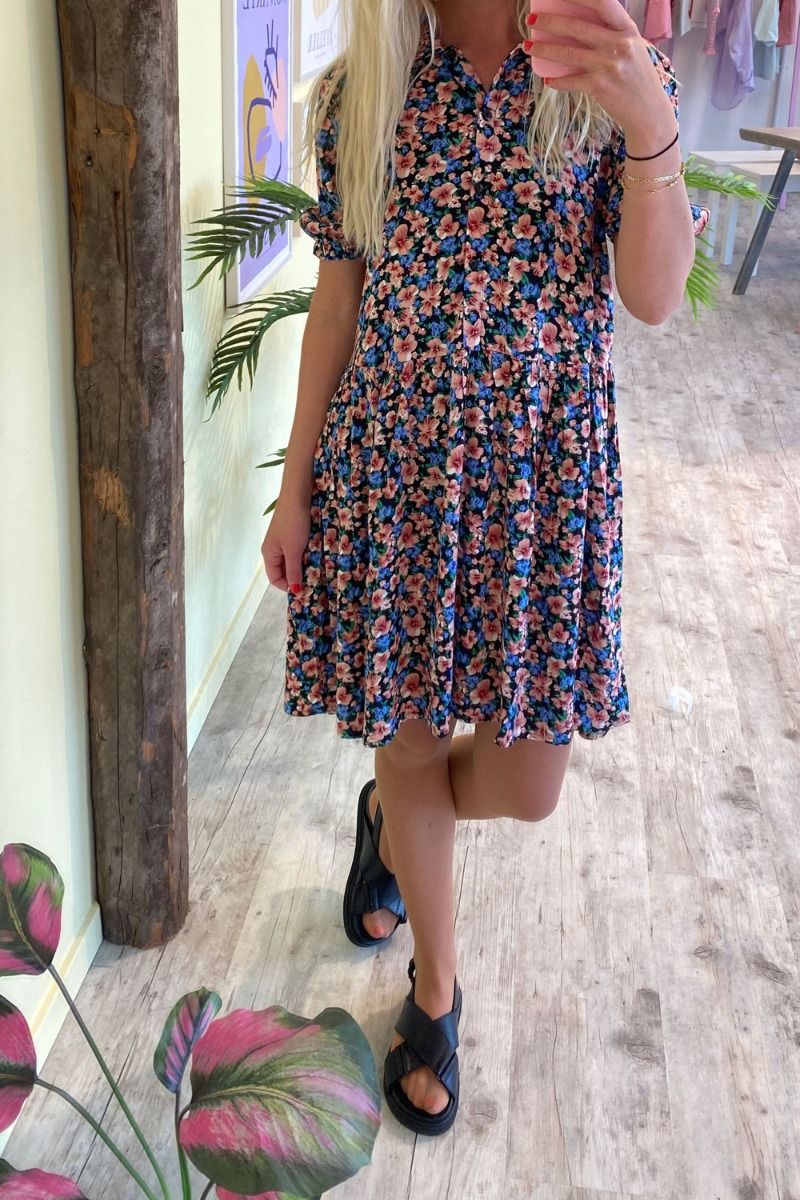 JDY - Kjole - Irene SS Shirt Dress - Black/Big Flower