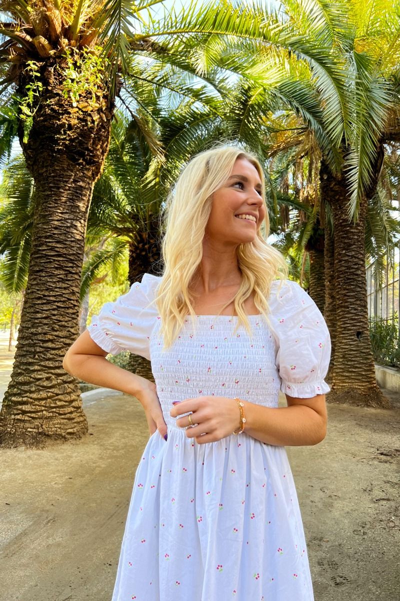 JDY - Kjole - JDY Milla SS Smock Dress - White/Cherry 